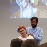 Technik masażysta w Łodzi podczas szkoleń na targach rehabilitacji i medycyny fizykalnej
