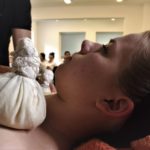 Relacja ze szkolenia z masażu stemplami ziołowymi