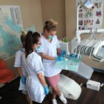 Higienistka stomatologiczna w Wałczu na zajeciach praktycznych